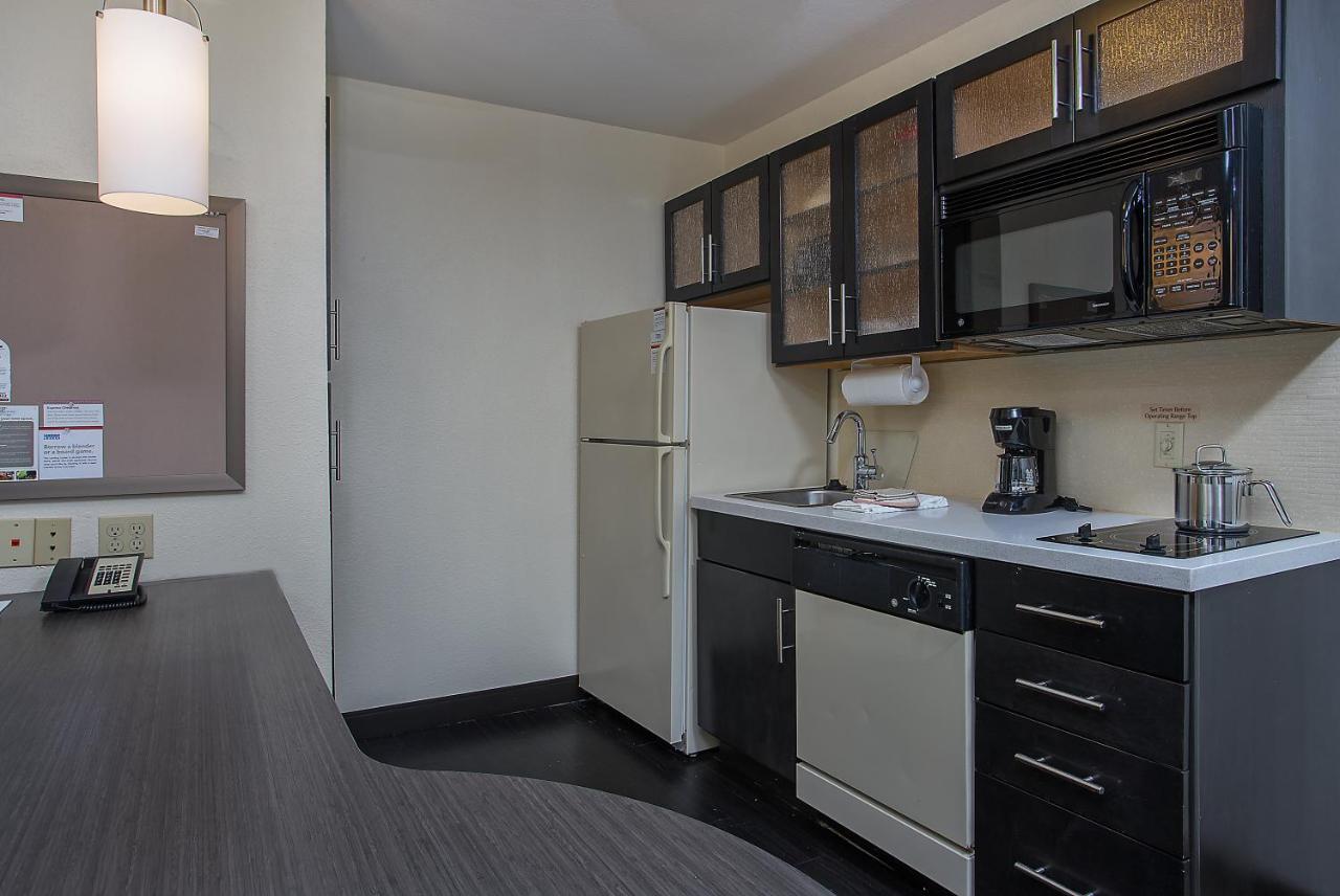 Candlewood Suites Louisville Airport By Ihg Exterior photo